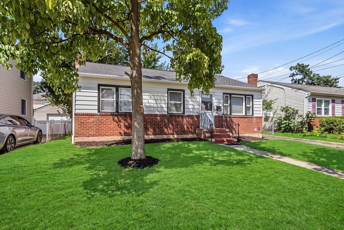 3 bed, 1000 sqft, $4,500 — Photo 1