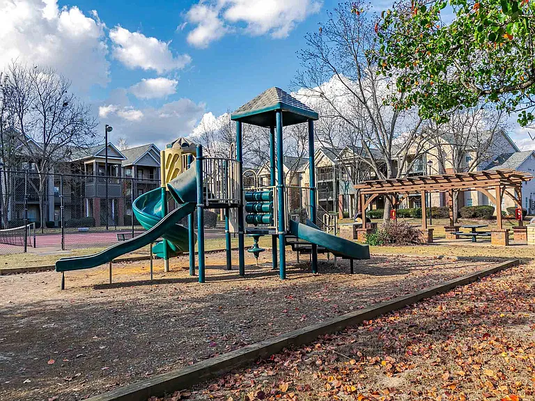 Huntington Chase Apartments — Photo 16