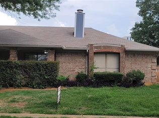 2904 Hilltop Dr, Euless, TX 76039