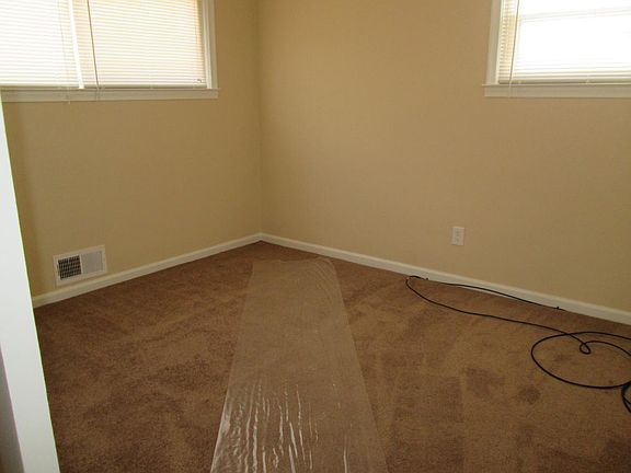 5th image of 24260 Westhampton Ave