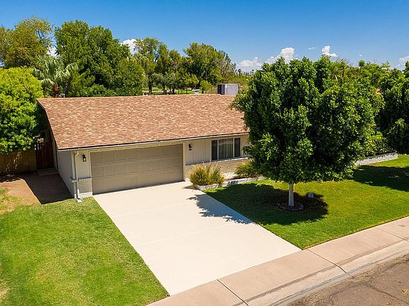 5th image of 1926 E Meadow Dr