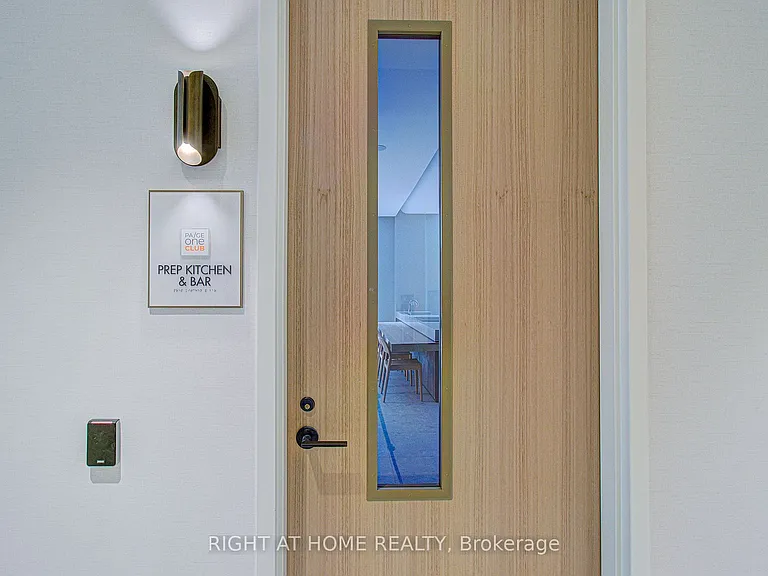 10 Oak St #907 — Photo 24