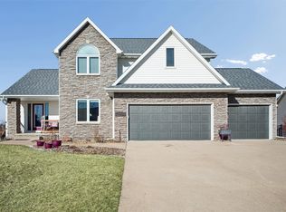 4204 159th St, Urbandale, IA 50323