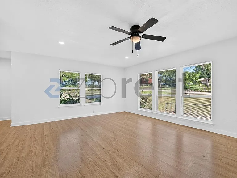 1319 Lynn Haven Ave — Photo 5