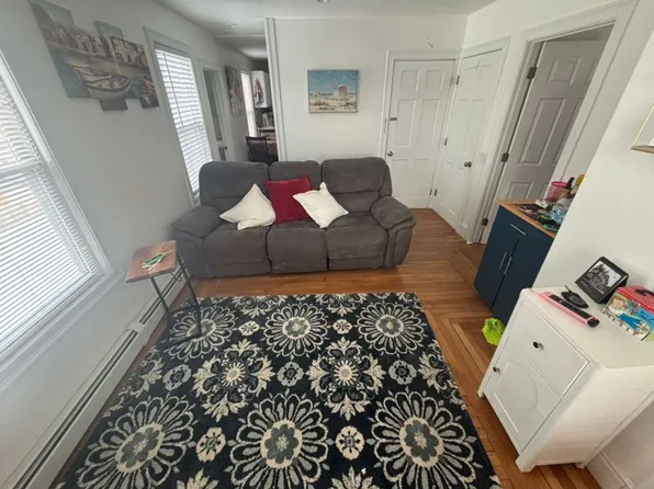 (undisclosed Address), Newport, RI 02840