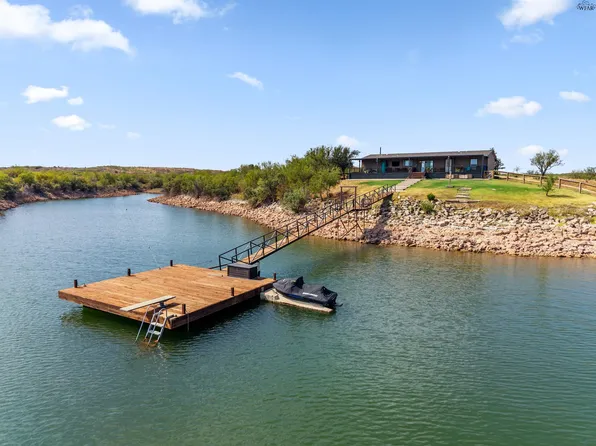 606 W Moonshine Rd, Seymour, TX 76380