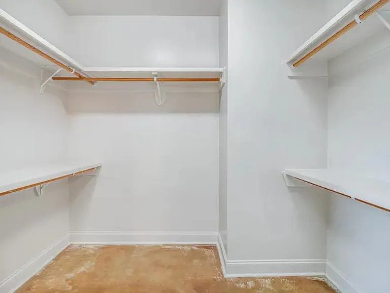 402 E Martial Ave — Photo 10