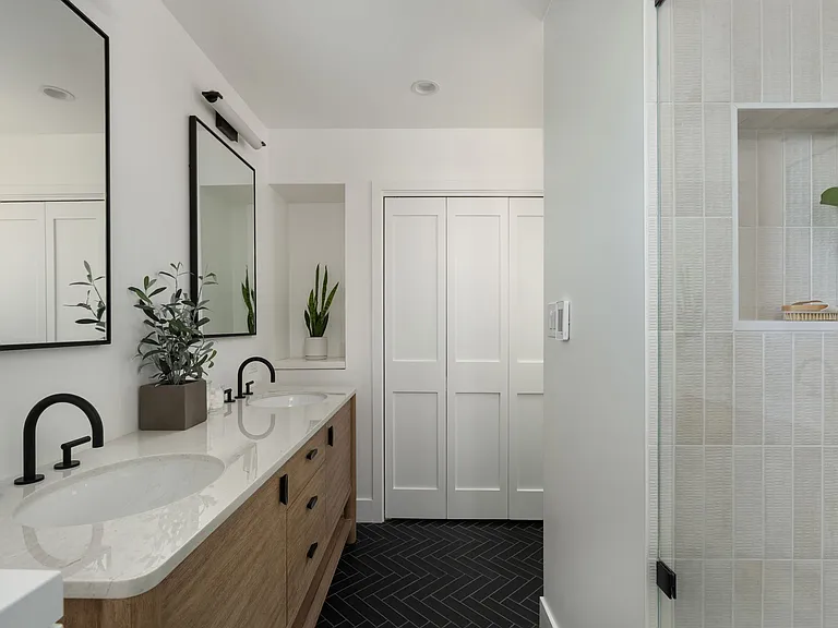 31 San Marino Dr — Photo 25