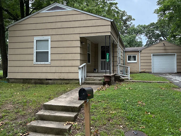 2510 Windsor St — Photo 1
