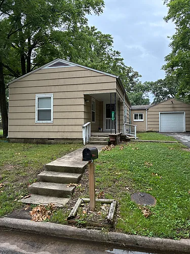 2510 Windsor St Photo 1