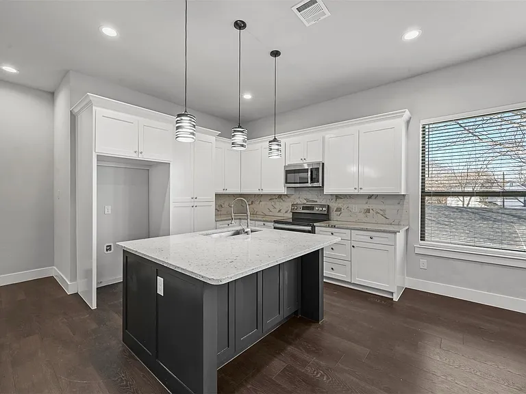204 S Getzendaner St #2 — Photo 8