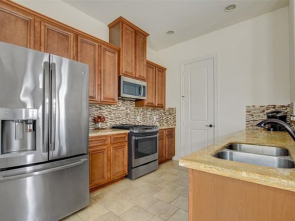 5th image of 28 W Oaks Dr