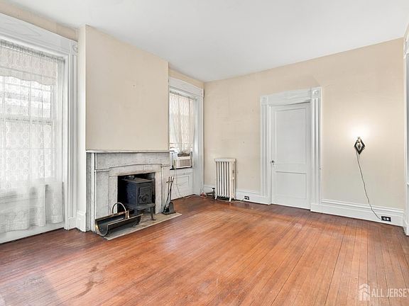 5th image of 80 Main St