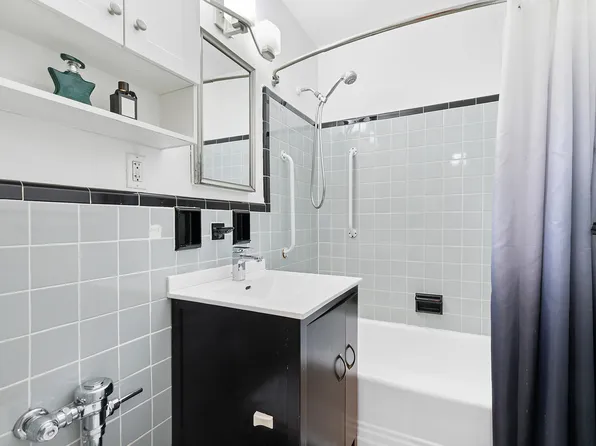 211 East 18th Street image 5 of 5