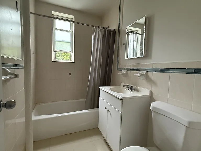 3620 Parsons Blvd #4E — Photo 2