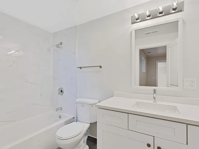 5222 N Christiana Ave #G — Photo 5