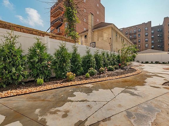5th image of 2112 Avenue P #210