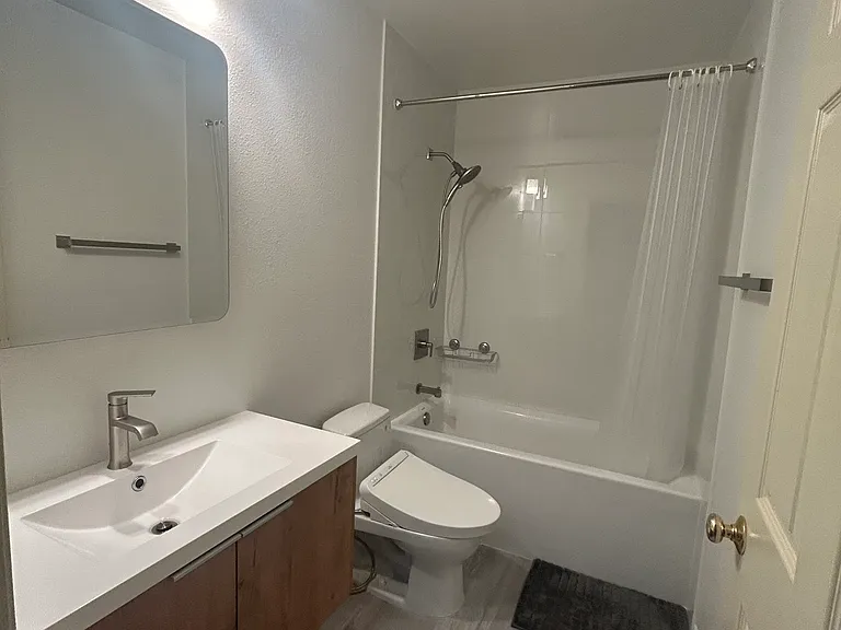 1270 Bellevue Way NE #4 — Photo 4