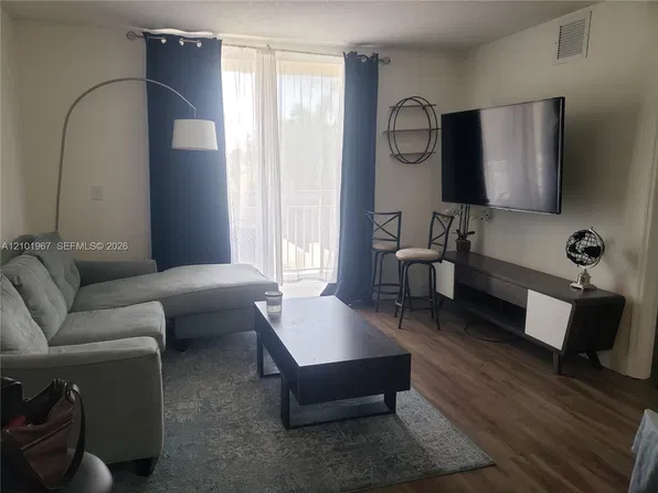816 NW 11th St, Miami, FL