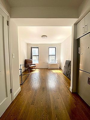 3rd image of 214 E 89th St #10