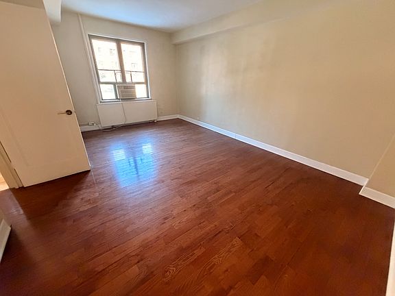 3rd image of 1530 Metropolitan Ave APT 1A
