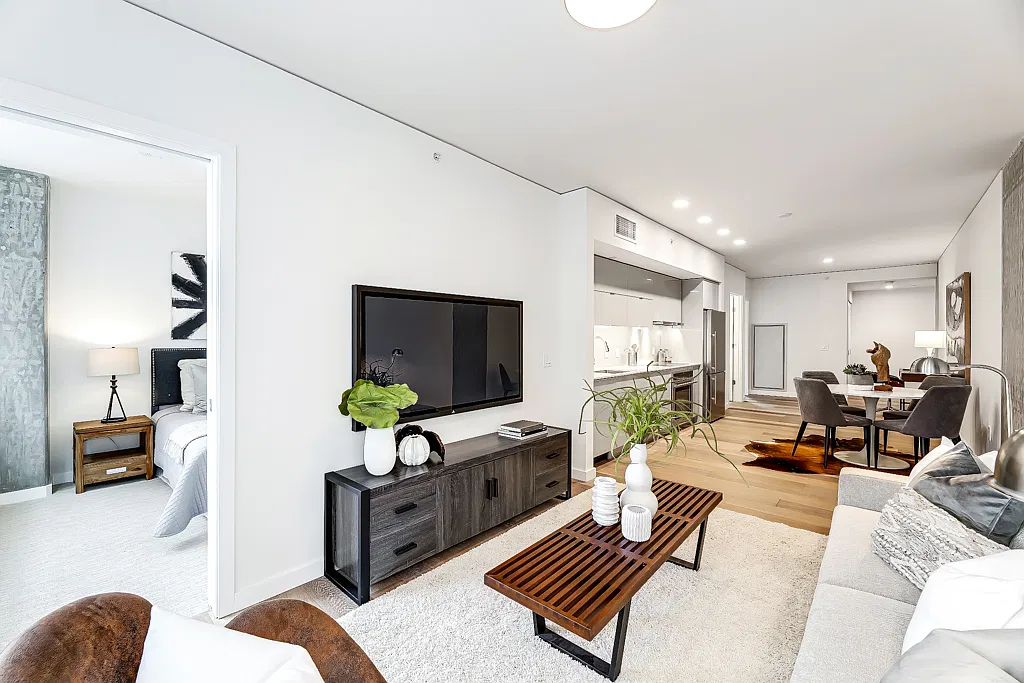 2 bed, 990 sqft, $2,600 — Photo 1