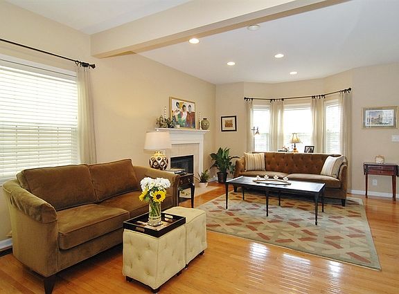3rd image of 3834 N Milwaukee Ct Unit 5