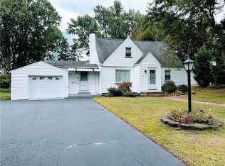 271 Chestnut Ridge Rd, Rochester, NY 14624