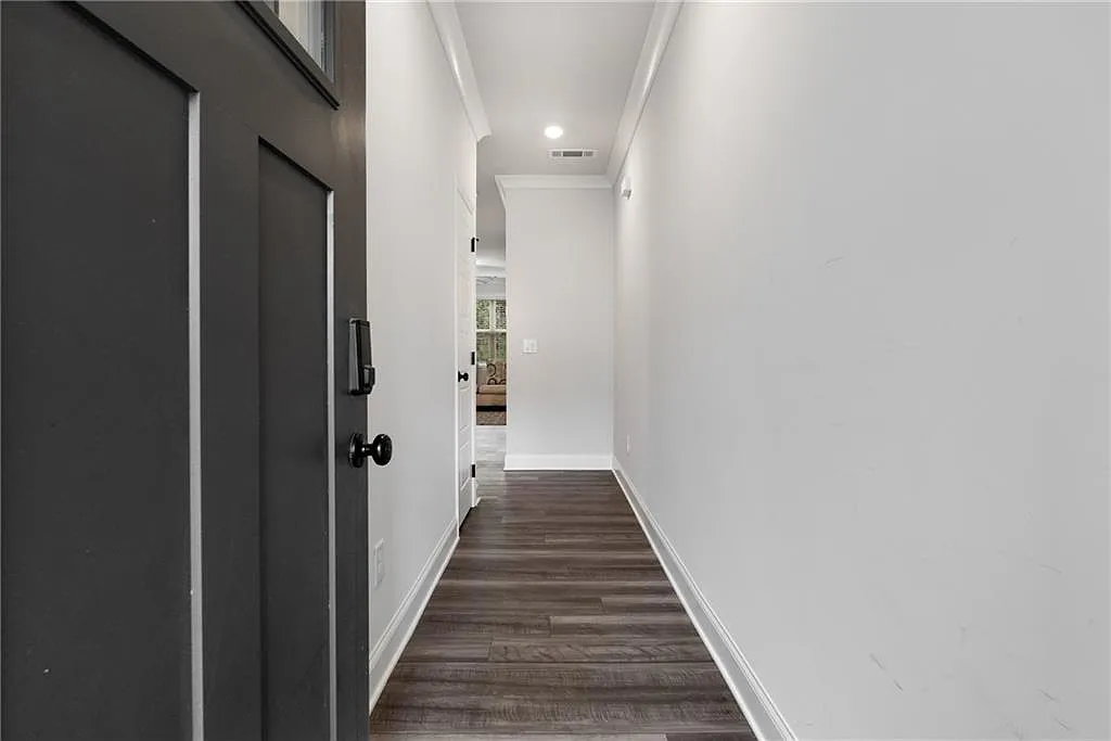 3 bed, 2.5 bath, 1894 sqft, $2,100 — Photo 4