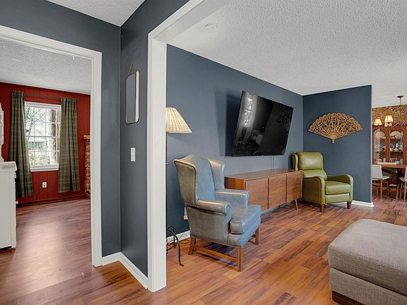 3rd image of 443 Pittsdowne Rd