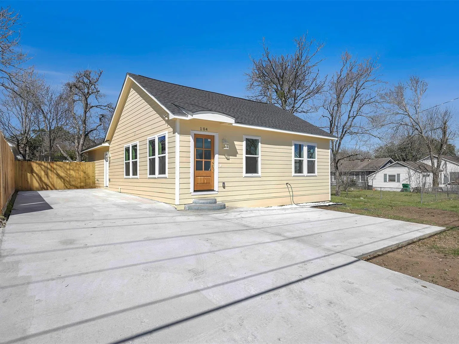 3 bed, 2.0 bath, 1309 sqft, $2,200 — Photo 2
