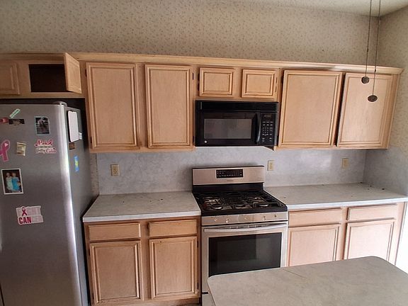 4th image of 2215 Stillwater Dr