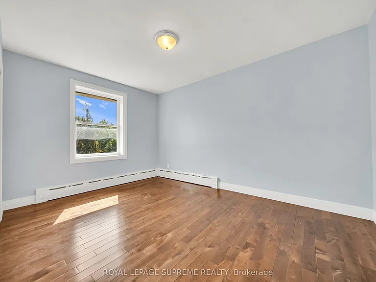 135 Kingsway Cres #4 — Photo 27