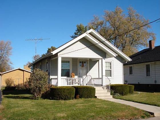 1st image of 585 E 5th St