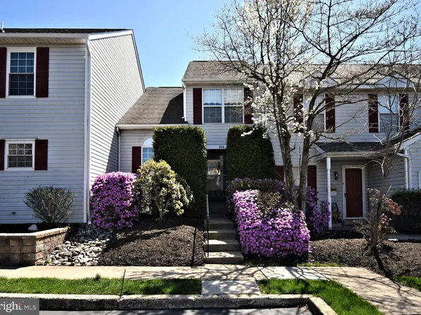 204 Stratford Ct, Lansdale, PA 19446
