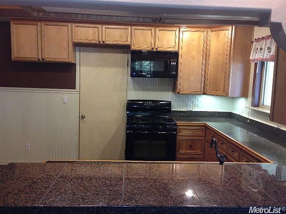 4th image of 1087 A St