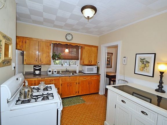 5th image of 86 Ackley Ave