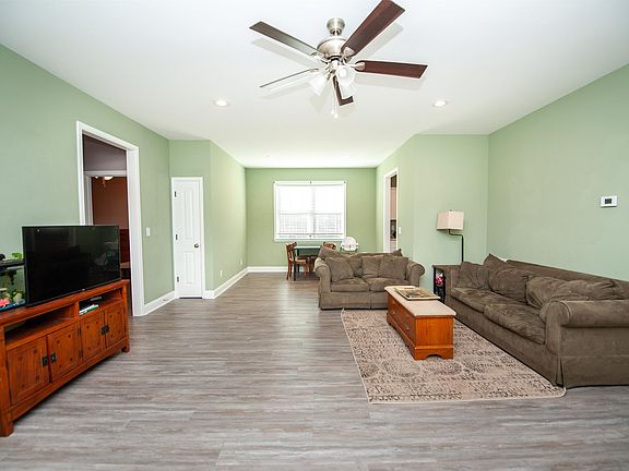 2nd image of 303 Saluda St