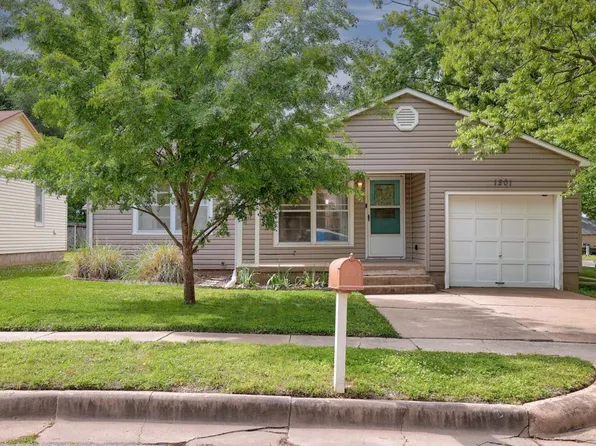 1201 E 2nd Ave, Winfield, KS 67156