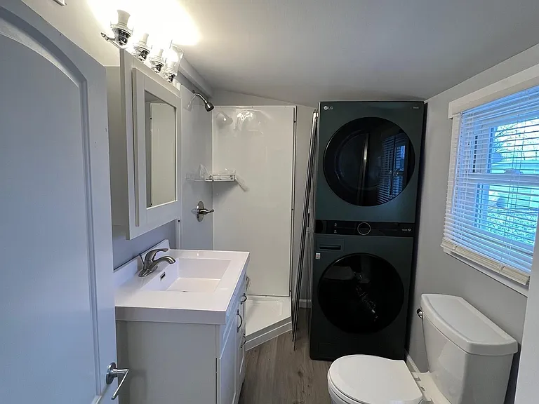 1144 Campbell St — Photo 9