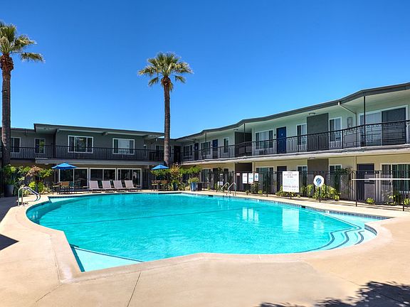 5th image of 800 S Sunset Ave #127