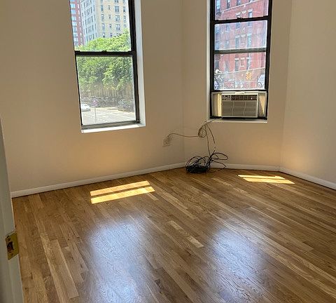 2nd image of 940 Columbus Ave #2EE
