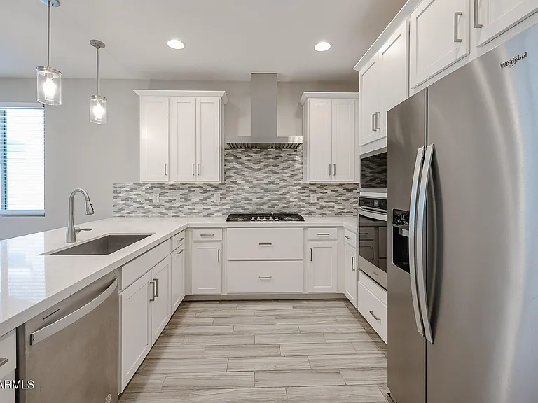 17333 W Pershing St — Photo 2