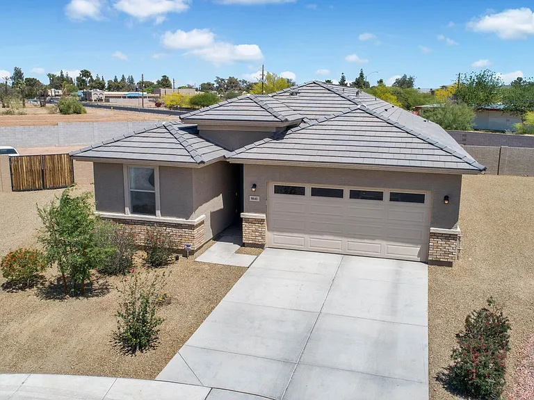 8641 N 61st Dr — Photo 32