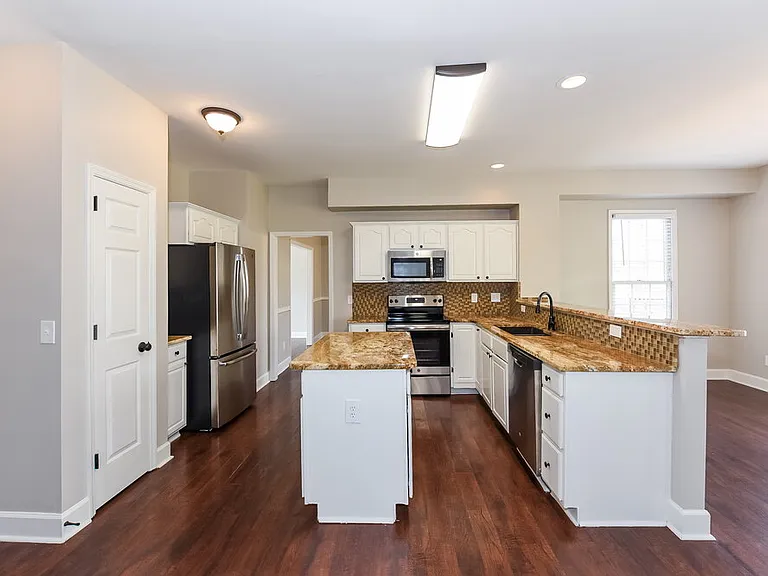 4340 Cambridge Dr — Photo 8