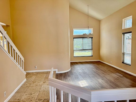 3rd image of 1131 Vista Lomas Ln