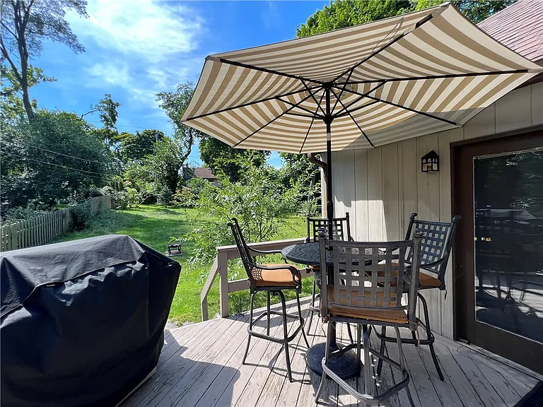 27 Hoyt Pl — Photo 23