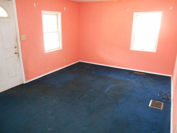 2nd image of 823 Houghton St