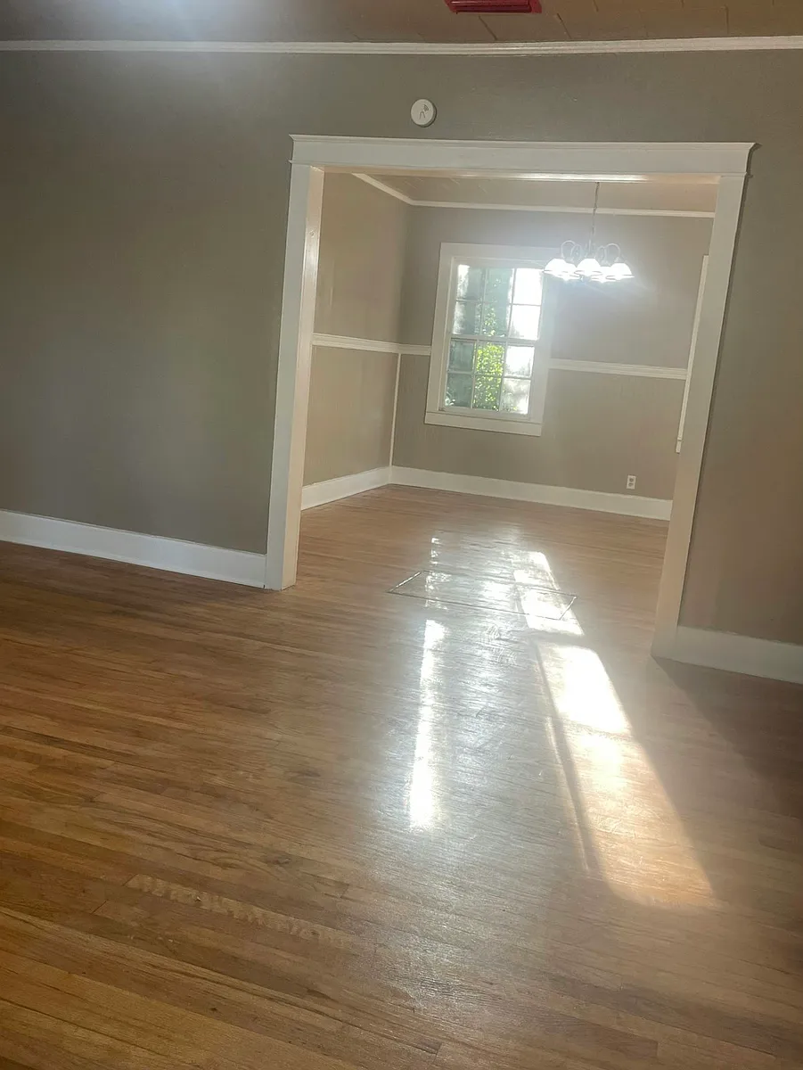 Living room/dining room - 615 Mohawk St