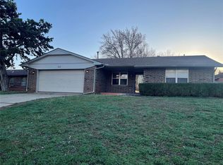3121 Glenwood Dr, Chickasha, OK 73018